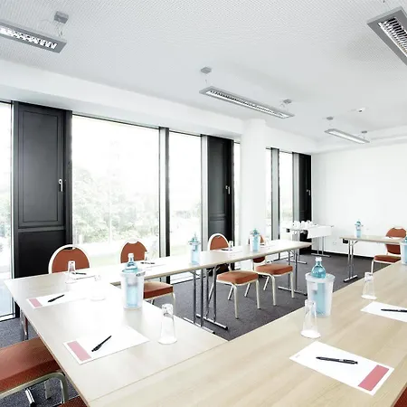 Otel H4 Alexanderplatz 4*