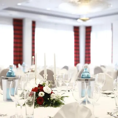 Hotel H4 Alexanderplatz 4*