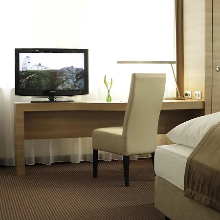 H4 Alexanderplatz Hotel 4*