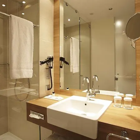 Hotel H4 Alexanderplatz 4*