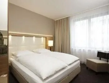 H4 Alexanderplatz Otel Berlin