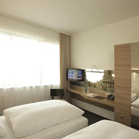 H4 Alexanderplatz Otel 4*