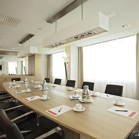 Hotel H4 Alexanderplatz 4*