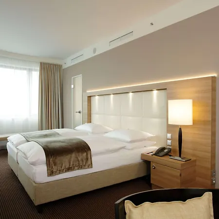 Hotel H4 Alexanderplatz 4*