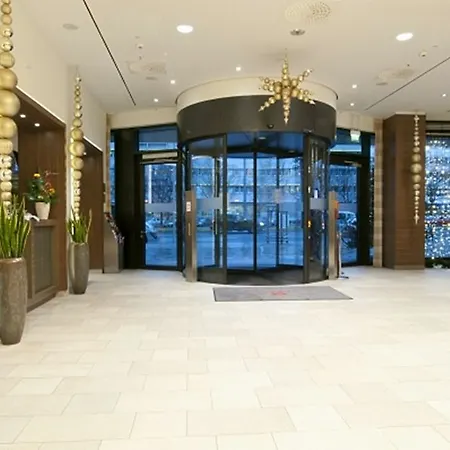 Hotel H4 Alexanderplatz 4*