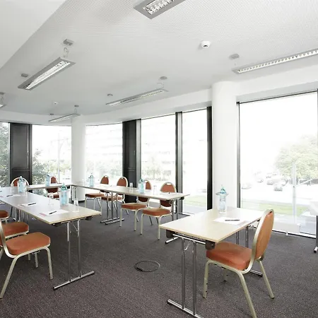 Hotel H4 Alexanderplatz 4*